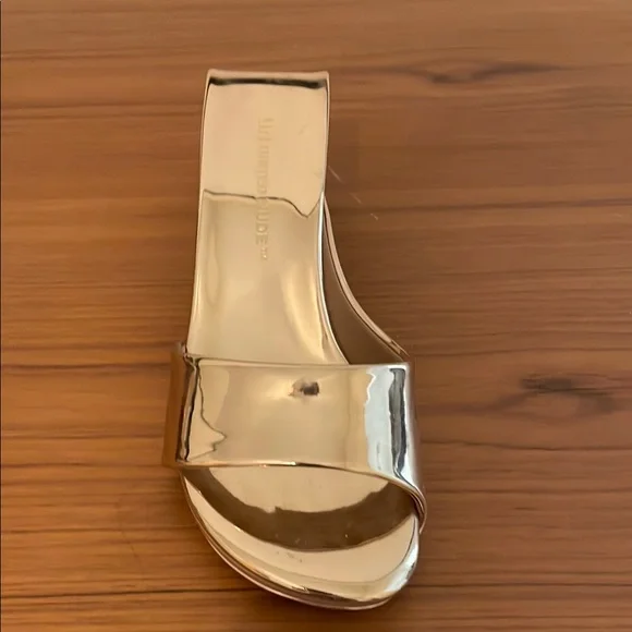 United Nude Gold Platform Sandals with Modern Design - Picture 8 of 9